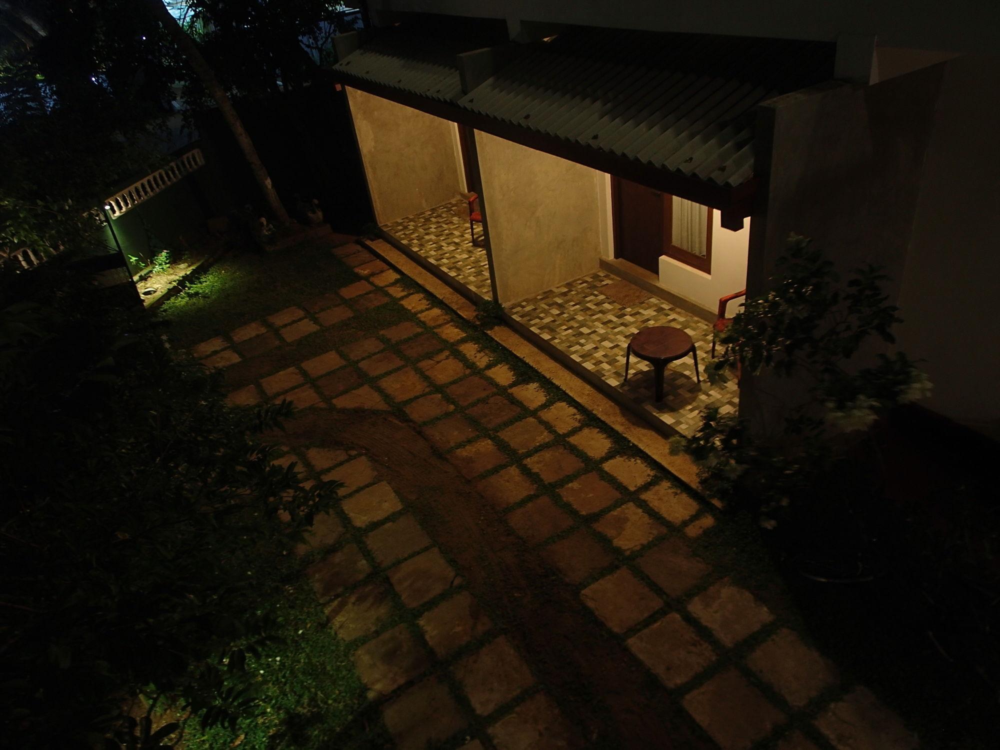 Kutumbaya Apartment Anuradhapura Ngoại thất bức ảnh