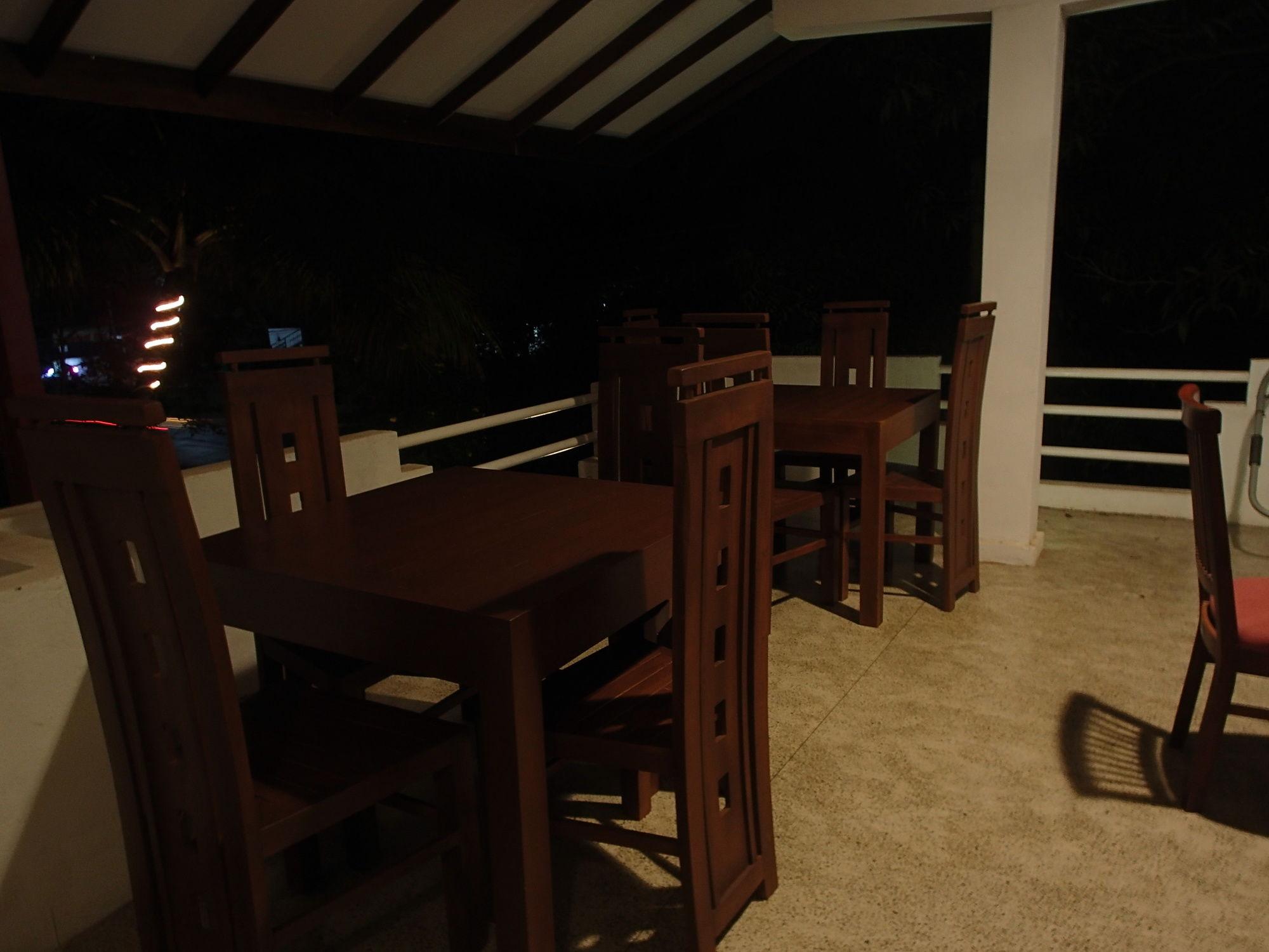 Kutumbaya Apartment Anuradhapura Ngoại thất bức ảnh