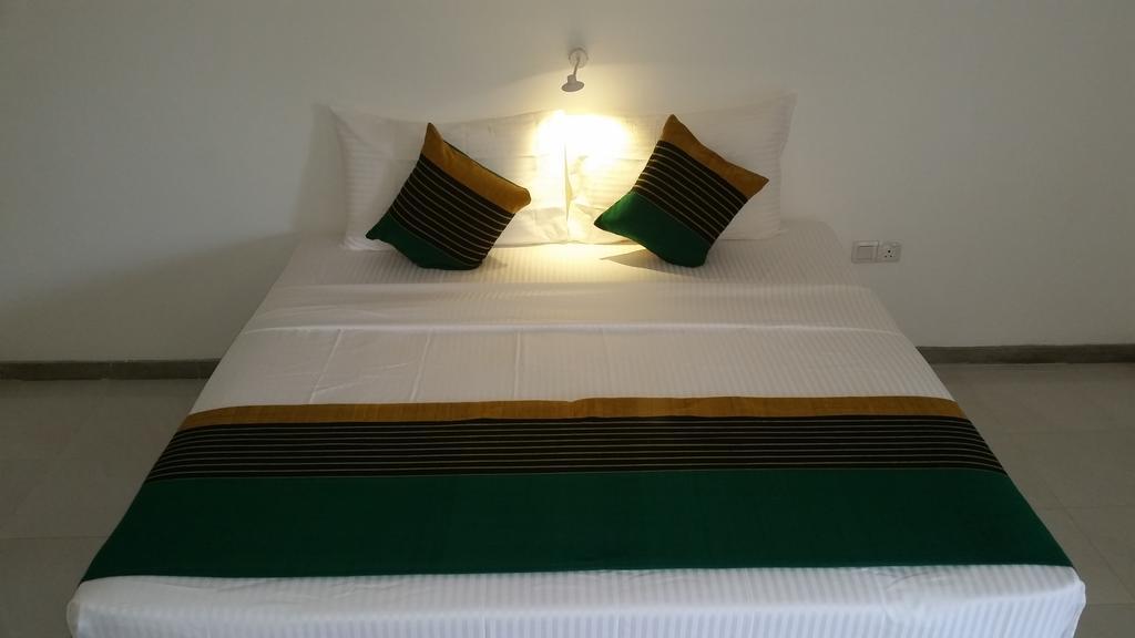 Kutumbaya Apartment Anuradhapura Phòng bức ảnh