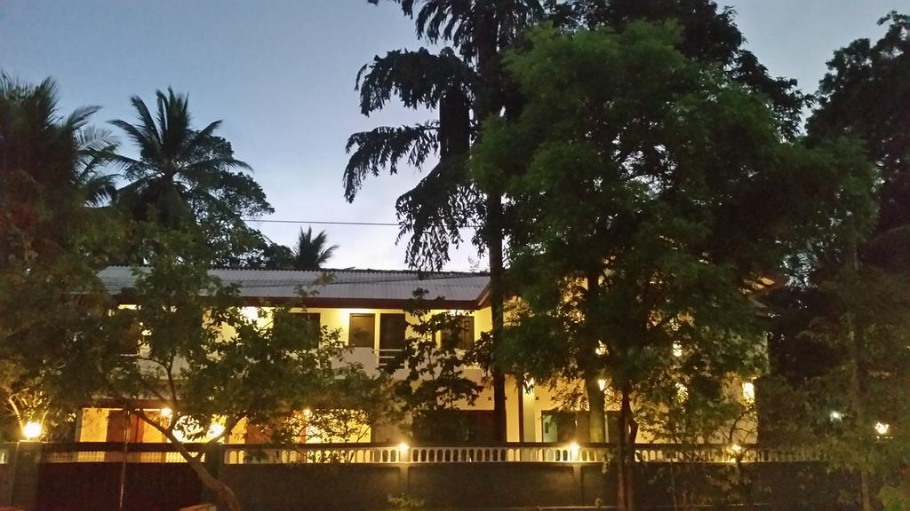 Kutumbaya Apartment Anuradhapura Ngoại thất bức ảnh