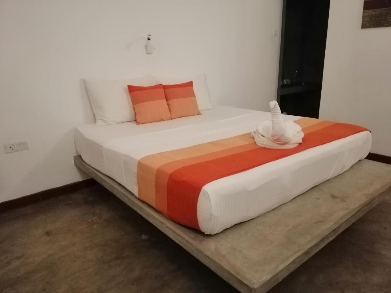 Kutumbaya Apartment Anuradhapura Ngoại thất bức ảnh