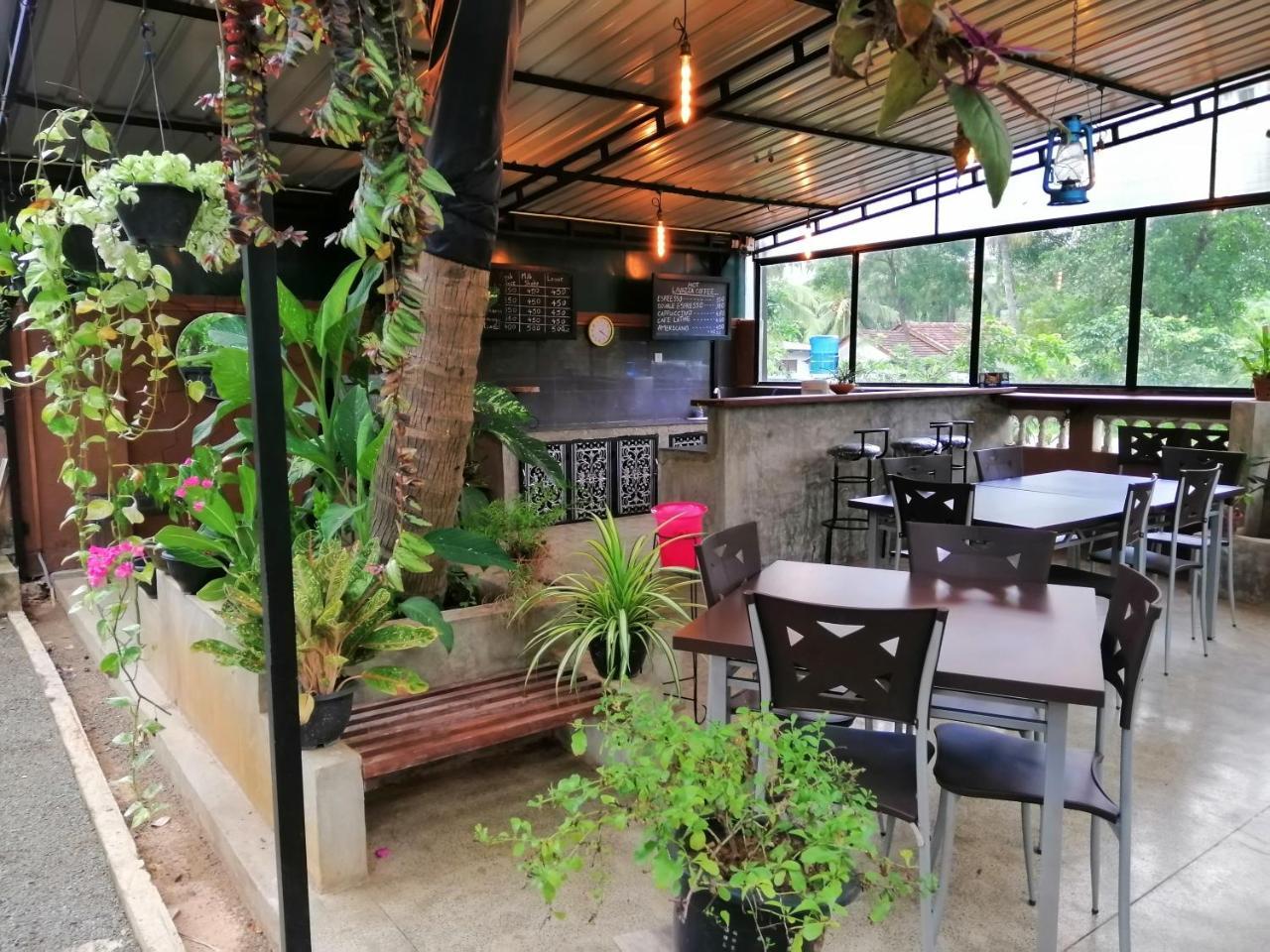 Kutumbaya Apartment Anuradhapura Ngoại thất bức ảnh
