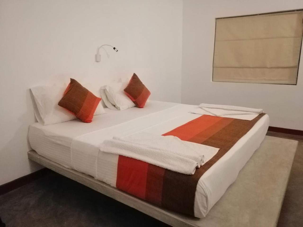 Kutumbaya Apartment Anuradhapura Ngoại thất bức ảnh